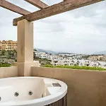 Sea & Sun Hills Views Pool Jacuzzi Διαμέρισμα *