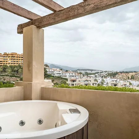 Sea & Sun Hills Views Pool Jacuzzi アパート *