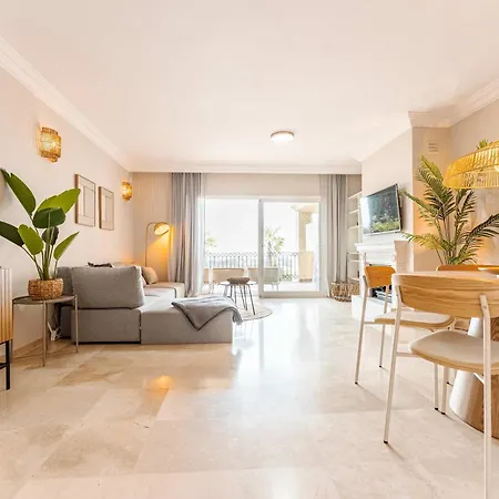 Sea & Sun Hills Views Pool Jacuzzi Apartment
